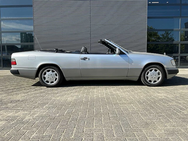 Mercedes-benz - 300 ce-24 cabriolet - afbeelding 12 van  23