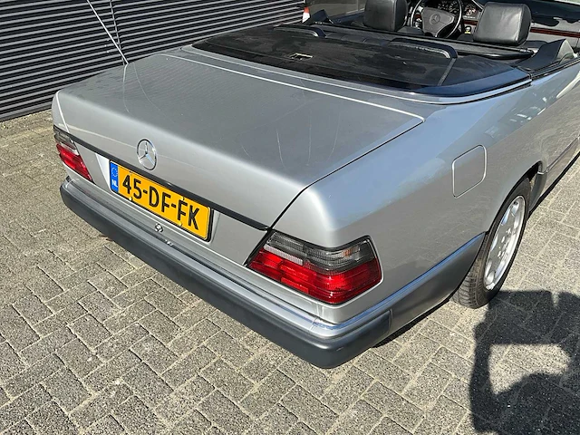 Mercedes-benz - 300 ce-24 cabriolet - afbeelding 18 van  23