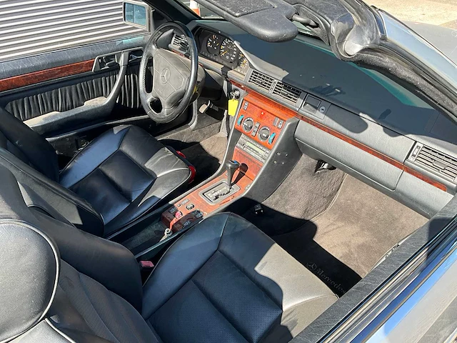 Mercedes-benz - 300 ce-24 cabriolet - afbeelding 20 van  23