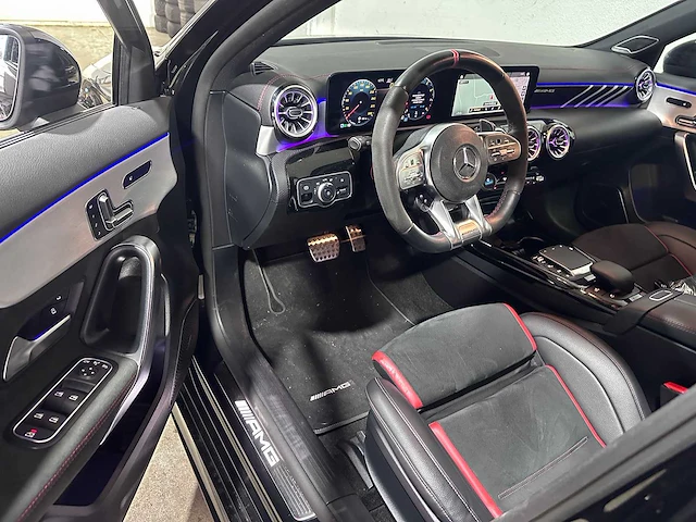 Mercedes-benz - a-klasse - amg 45 s 4matic+ - car - afbeelding 30 van  30