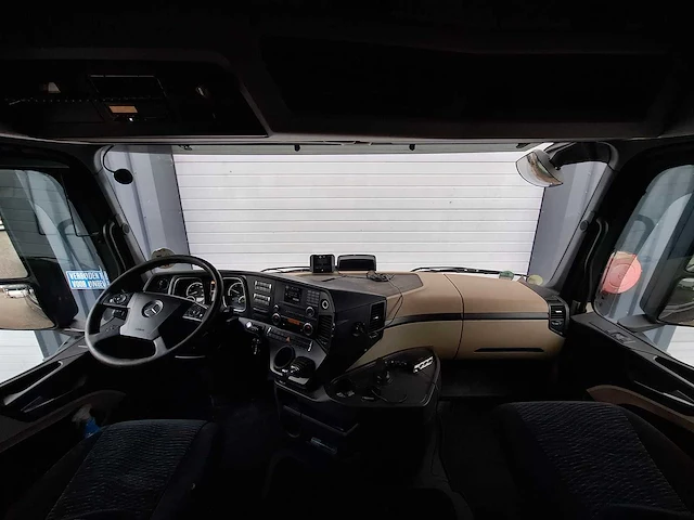 Mercedes-benz - actros - vrachtwagen - afbeelding 4 van  33