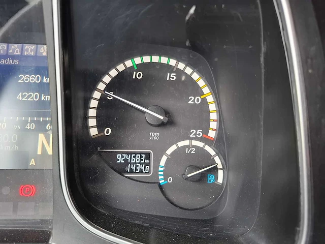 Mercedes-benz - actros - vrachtwagen - afbeelding 5 van  33
