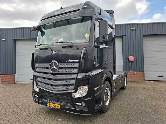 Mercedes-benz - actros - vrachtwagen - afbeelding 1 van  33