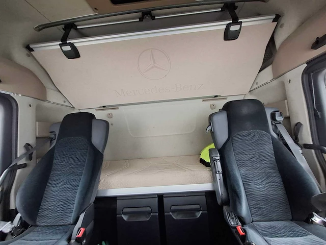 Mercedes-benz - actros - vrachtwagen - afbeelding 16 van  33