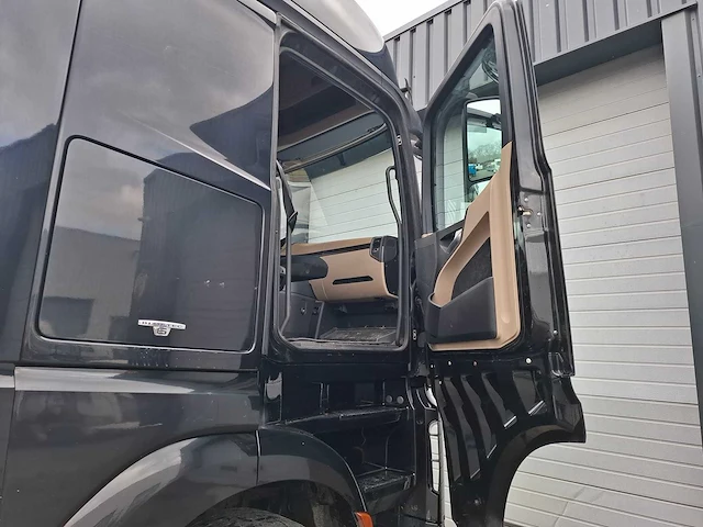Mercedes-benz - actros - vrachtwagen - afbeelding 17 van  33
