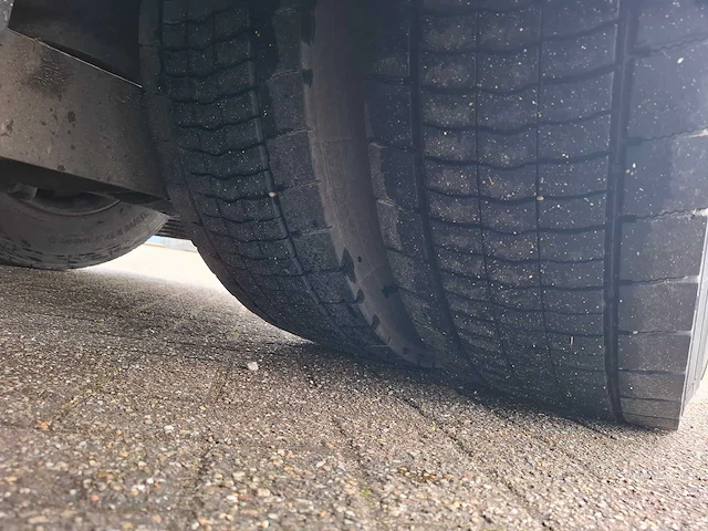 Mercedes-benz - actros - vrachtwagen - afbeelding 21 van  33