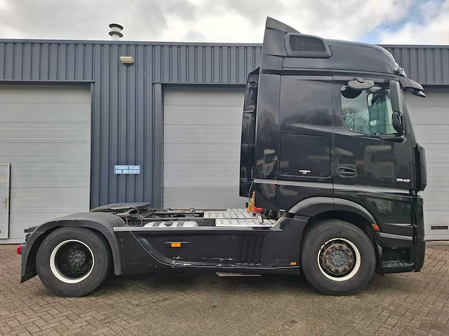 Mercedes-benz - actros - vrachtwagen - afbeelding 29 van  33