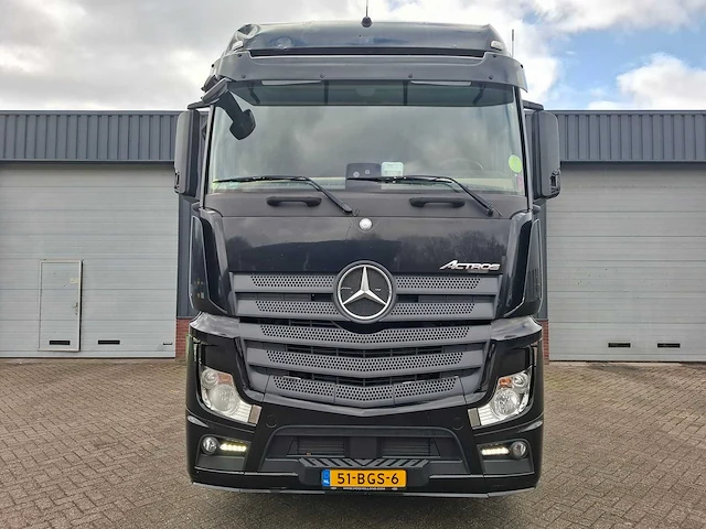 Mercedes-benz - actros - vrachtwagen - afbeelding 30 van  33