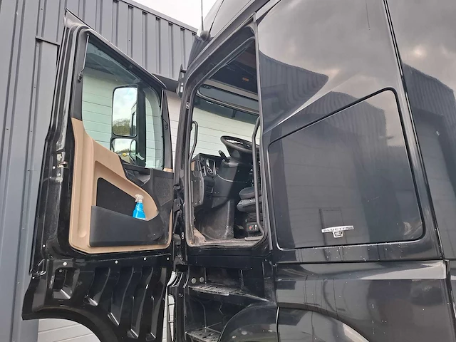 Mercedes-benz - actros - vrachtwagen - afbeelding 31 van  33