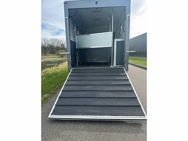 Mercedes-benz - atego - paardenvrachtwagen met living - opbouw zo goed als nieuw - 2014 - afbeelding 2 van  33