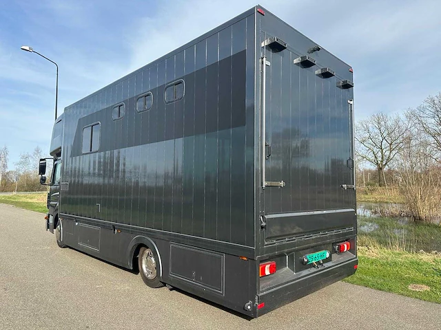 Mercedes-benz - atego - paardenvrachtwagen met living - opbouw zo goed als nieuw - 2014 - afbeelding 29 van  33