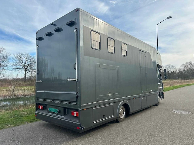 Mercedes-benz - atego - paardenvrachtwagen met living - opbouw zo goed als nieuw - 2014 - afbeelding 30 van  33