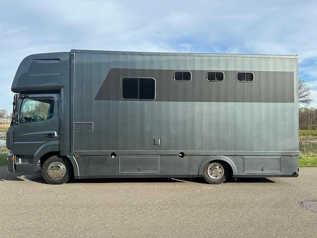Mercedes-benz - atego - paardenvrachtwagen met living - opbouw zo goed als nieuw - 2014 - afbeelding 31 van  33