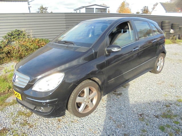 Mercedes-benz - b-klasse automaat - 200 cdi exec. class - 68-tg-sf - afbeelding 1 van  15
