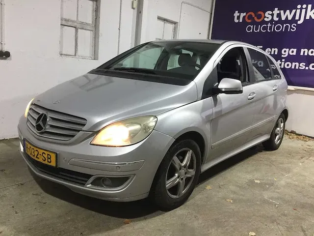 Mercedes-benz - b180 automaat - h-032-sb - afbeelding 1 van  19