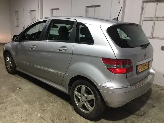 Mercedes-benz - b180 automaat - h-032-sb - afbeelding 13 van  19