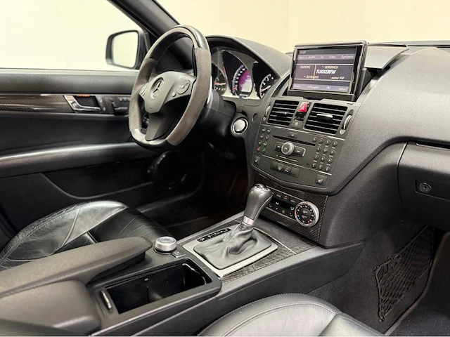 Mercedes-benz - c 63 amg - v8 - klasse - personenauto - 2009 - afbeelding 3 van  31
