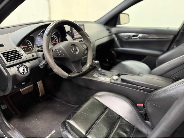 Mercedes-benz - c 63 amg - v8 - klasse - personenauto - 2009 - afbeelding 5 van  31