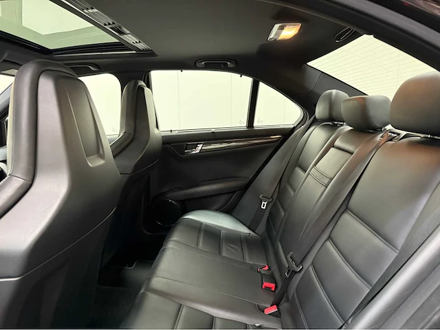 Mercedes-benz - c 63 amg - v8 - klasse - personenauto - 2009 - afbeelding 7 van  31