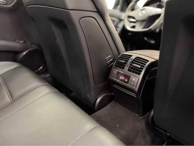 Mercedes-benz - c 63 amg - v8 - klasse - personenauto - 2009 - afbeelding 8 van  31