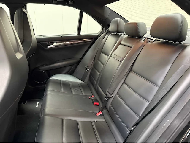 Mercedes-benz - c 63 amg - v8 - klasse - personenauto - 2009 - afbeelding 9 van  31