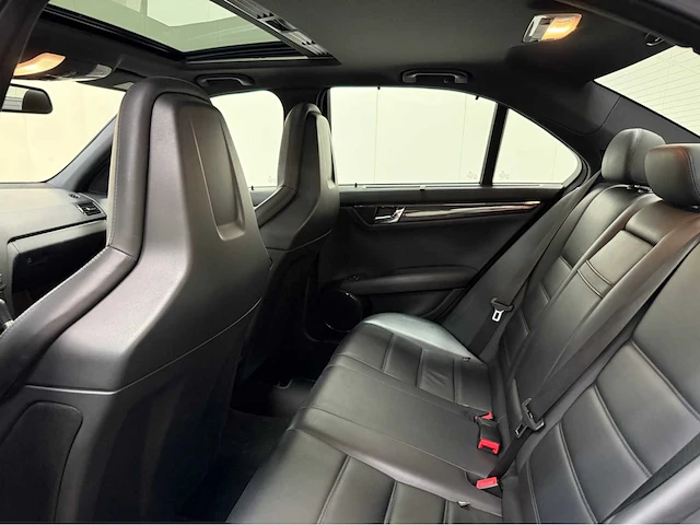 Mercedes-benz - c 63 amg - v8 - klasse - personenauto - 2009 - afbeelding 10 van  31
