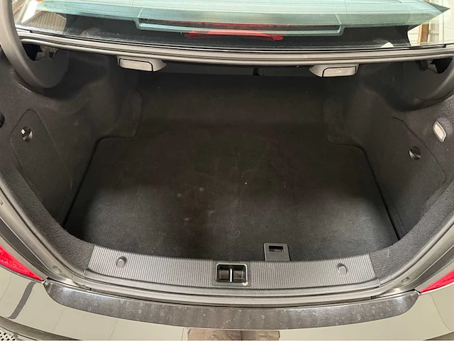 Mercedes-benz - c 63 amg - v8 - klasse - personenauto - 2009 - afbeelding 13 van  31