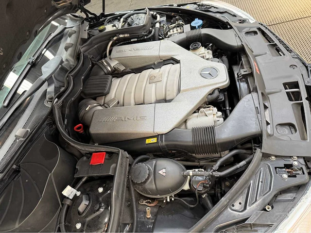 Mercedes-benz - c 63 amg - v8 - klasse - personenauto - 2009 - afbeelding 18 van  31