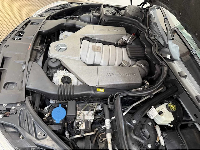 Mercedes-benz - c 63 amg - v8 - klasse - personenauto - 2009 - afbeelding 19 van  31
