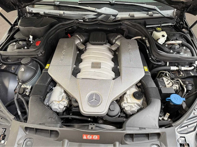Mercedes-benz - c 63 amg - v8 - klasse - personenauto - 2009 - afbeelding 20 van  31