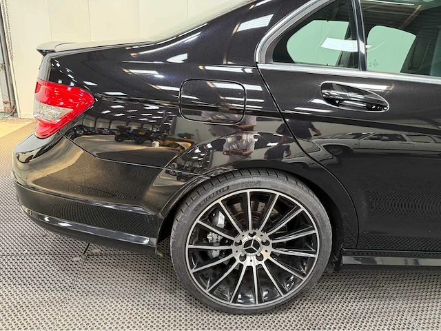 Mercedes-benz - c 63 amg - v8 - klasse - personenauto - 2009 - afbeelding 24 van  31