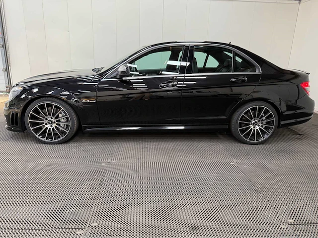 Mercedes-benz - c 63 amg - v8 - klasse - personenauto - 2009 - afbeelding 23 van  31