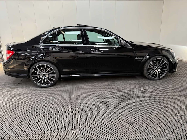Mercedes-benz - c 63 amg - v8 - klasse - personenauto - 2009 - afbeelding 28 van  31