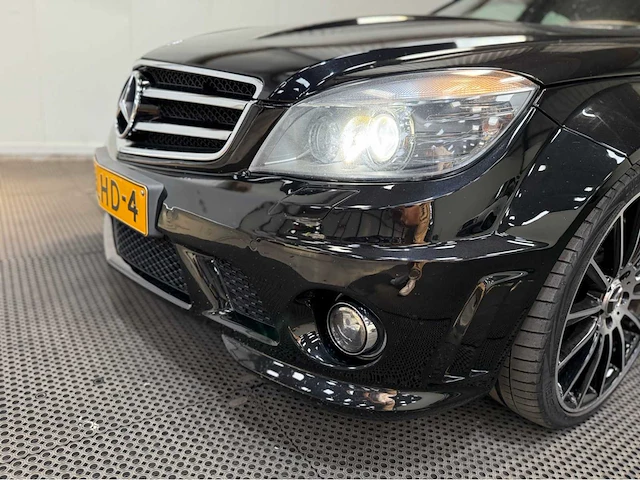 Mercedes-benz - c 63 amg - v8 - klasse - personenauto - 2009 - afbeelding 29 van  31