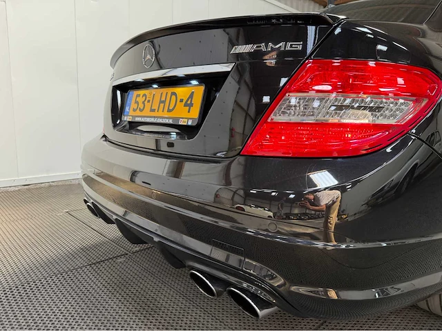 Mercedes-benz - c 63 amg - v8 - klasse - personenauto - 2009 - afbeelding 30 van  31