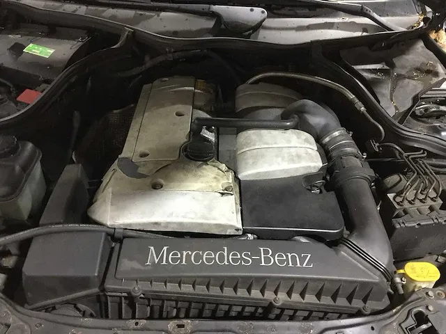 Mercedes-benz - c-klasse - 180 elegance - 83-tx-xf - afbeelding 16 van  24