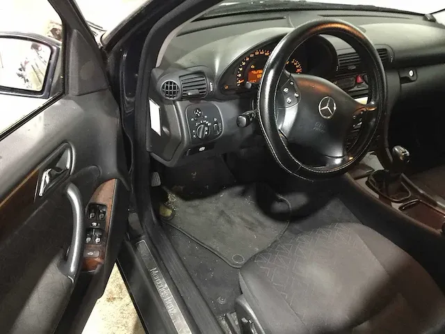 Mercedes-benz - c-klasse - 180 elegance - 83-tx-xf - afbeelding 24 van  24