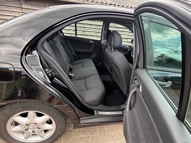 Mercedes-benz - c-klasse - 200 cdi classic - car - 2004 - afbeelding 10 van  25