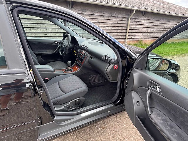 Mercedes-benz - c-klasse - 200 cdi classic - car - 2004 - afbeelding 11 van  25