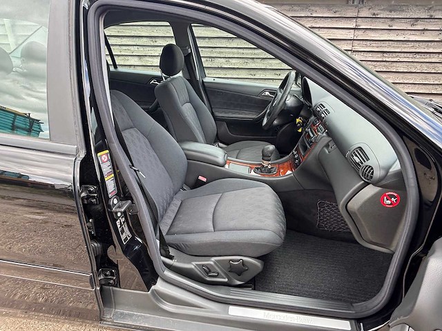 Mercedes-benz - c-klasse - 200 cdi classic - car - 2004 - afbeelding 13 van  25