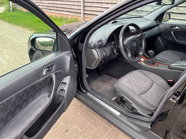 Mercedes-benz - c-klasse - 200 cdi classic - car - 2004 - afbeelding 22 van  25