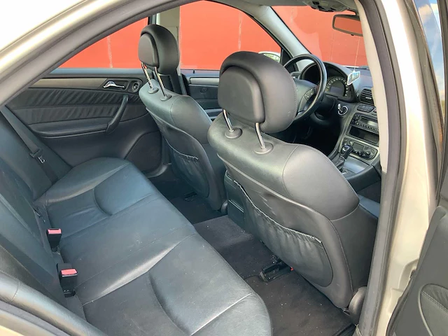 Mercedes-benz - c-klasse - 240 elegance - youngtimer > 15 - afbeelding 10 van  28