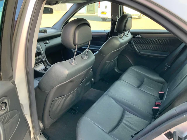 Mercedes-benz - c-klasse - 240 elegance - youngtimer > 15 - afbeelding 11 van  28