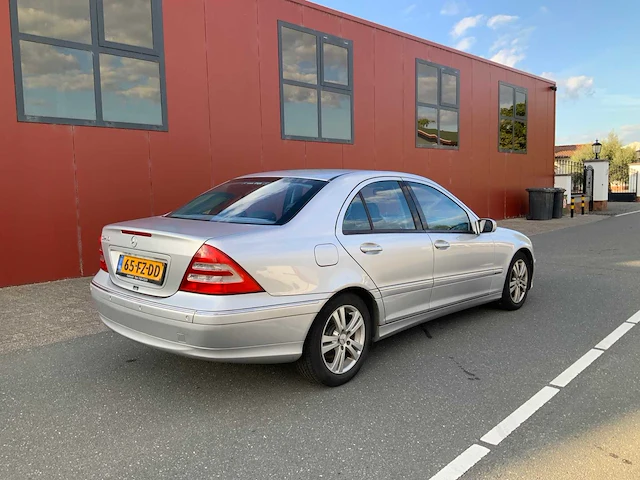 Mercedes-benz - c-klasse - 240 elegance - youngtimer > 15 - afbeelding 22 van  28