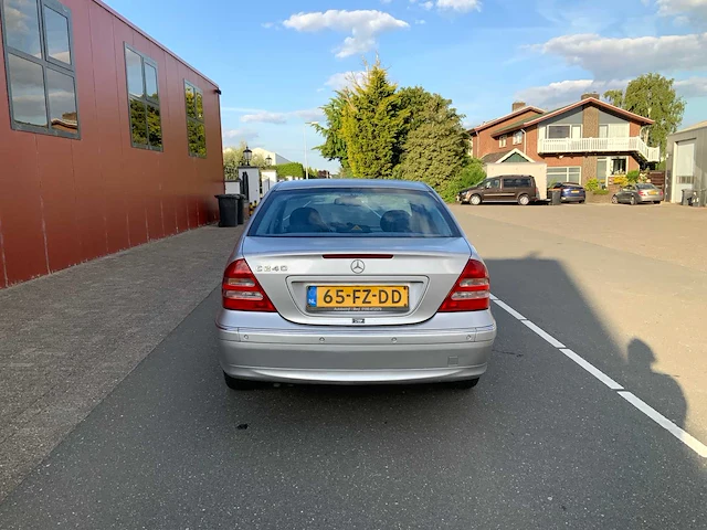Mercedes-benz - c-klasse - 240 elegance - youngtimer > 15 - afbeelding 23 van  28