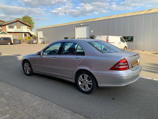 Mercedes-benz - c-klasse - 240 elegance - youngtimer > 15 - afbeelding 24 van  28