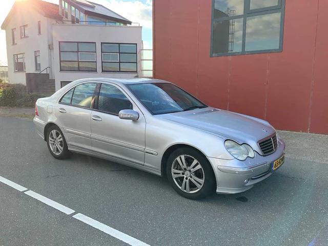 Mercedes-benz - c-klasse - 240 elegance - youngtimer > 15 - afbeelding 27 van  28