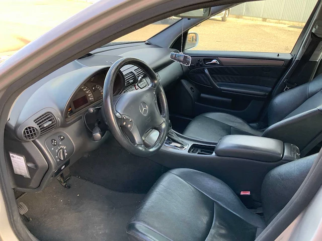 Mercedes-benz - c-klasse - 240 elegance - youngtimer > 15 - afbeelding 28 van  28