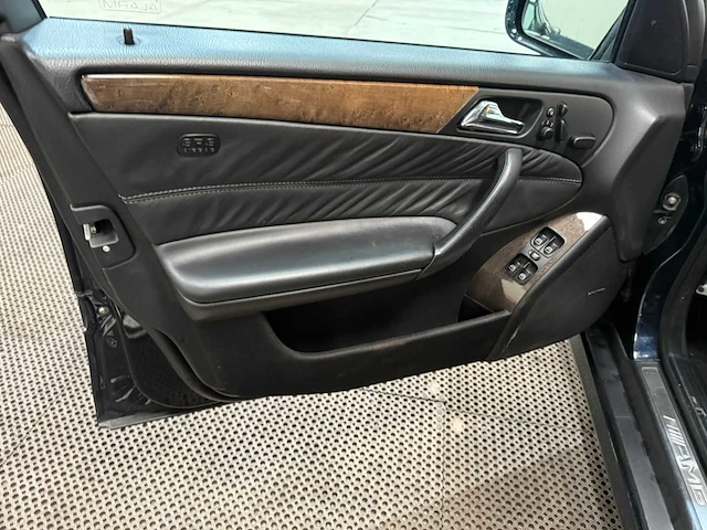 Mercedes-benz - c-klasse - combi - 55 amg - personenauto - 2005 - afbeelding 24 van  38