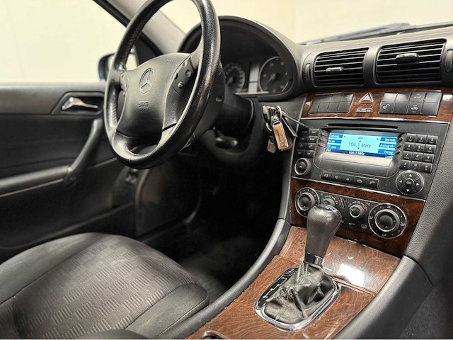 Mercedes-benz - c-klasse combi - personenauto - 2004 - afbeelding 2 van  28